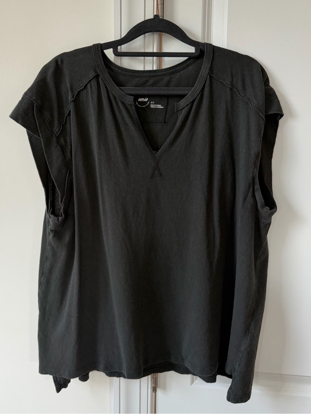 aerie Black Cap-Sleeve V-Notch Tank